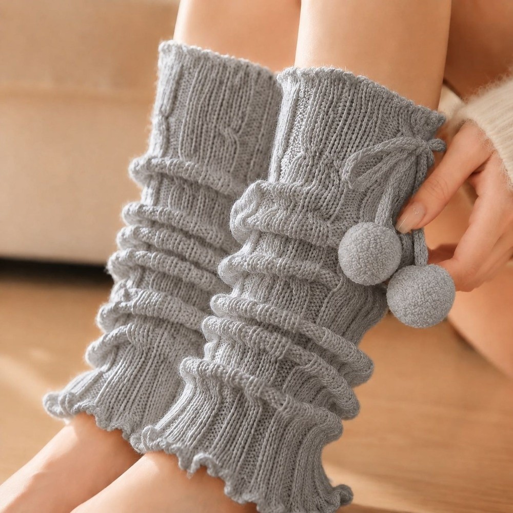 Boot Sock Slouchy - ปลอกขาไหมพรมถักลายเคเบิล ขอบระบาย พร้อมพู่ขนฟู หนานุ่ม อุ่นสบาย สไตล์หลวมๆ